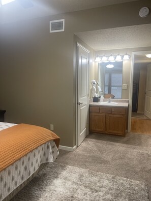 2 habitaciones, tabla de planchar con plancha y wifi gratis 