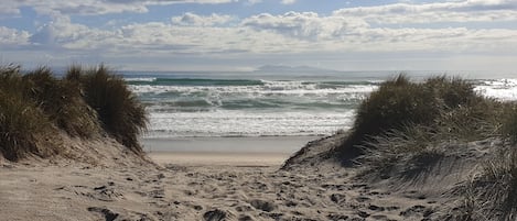 Una playa cerca