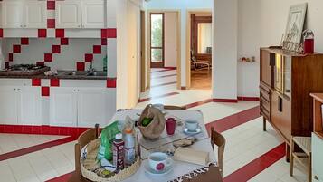 Plaque de cuisson, cafetiĂšre/bouilloire