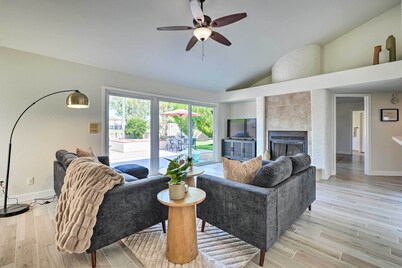 Ideal for Snowbirds! Poolside Getaway in Glendale