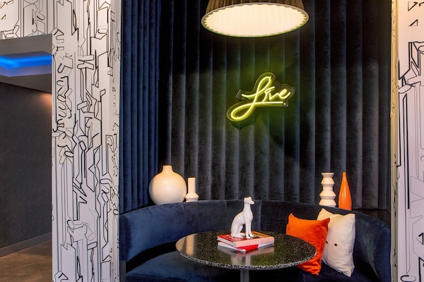 Coin salon dans le hall