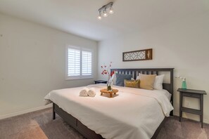 5 bedrooms, WiFi - 5 Bedrooms Luxury House / Kind Beds/1000MBPS Fast Wifi (Jurupa Valley)