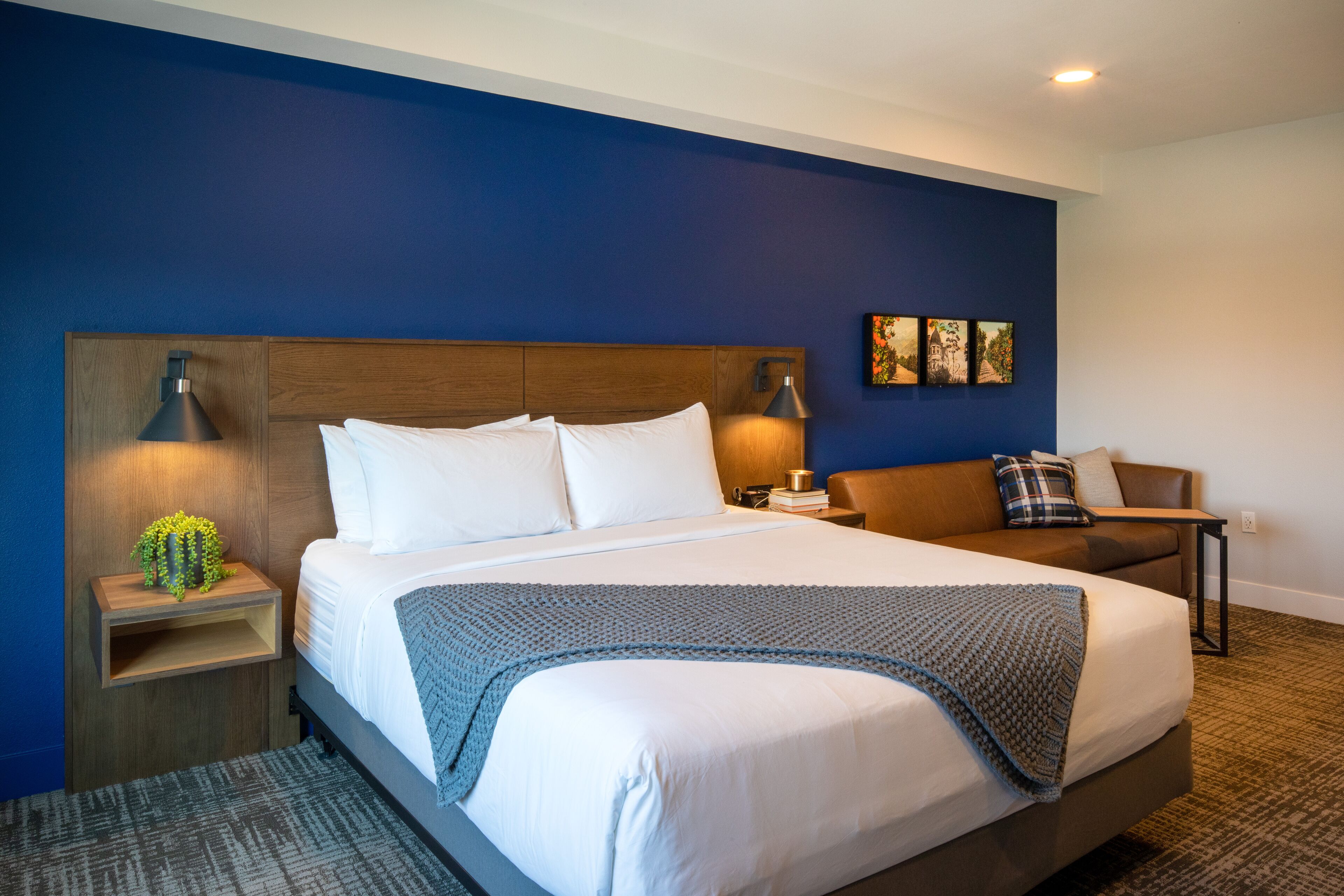 Bureau, espace de travail pour ordinateurs portables