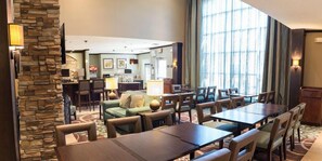 Bar (on property) - 1 Bedroom | Free Breakfast (Fargo)