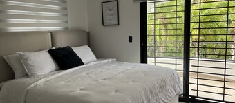 House 5 mins from Monument with free parking