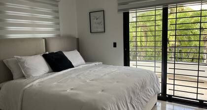 House 5 mins from Monument with free parking