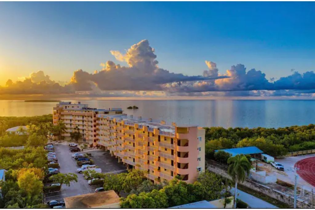 Oceanfront Penthouse w with Gigantic Ocean Views! Like a private resort! 