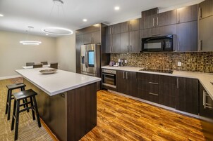 Suite, Multiple Beds, Non Smoking (Efficiency) | Desk, free cribs/infant beds, bed sheets