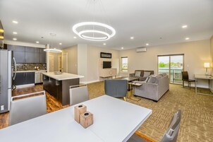 Suite, Multiple Beds, Non Smoking (Efficiency) | Desk, free cribs/infant beds, bed sheets