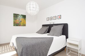 2 bedrooms, internet, wheelchair access