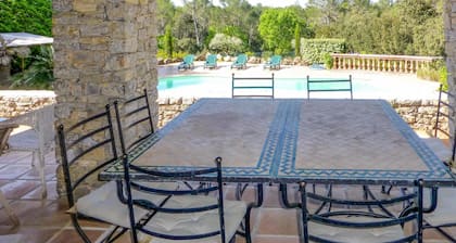 6 bedroom amazing home in Entrecasteaux