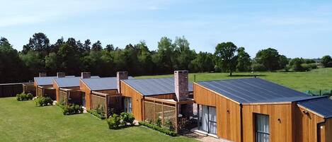 Badkar och dusch, bubbelbadkar, regndusch och lyxtoalettartiklar