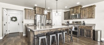 6 Bedroom Rambler Near UVU, BYU, & Golf Course