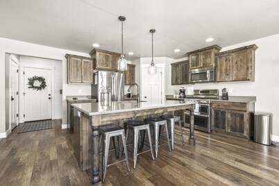 6 Bedroom Rambler Near UVU, BYU, & Golf Course