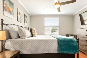3 Schlafzimmer, Schreibtisch, Bügeleisen/Bügelbrett, kostenloses WLAN