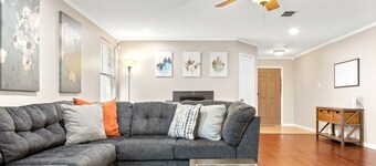 World Cup Ready! 3BR, Sleep 8- 2 King Beds, 4 Full Beds