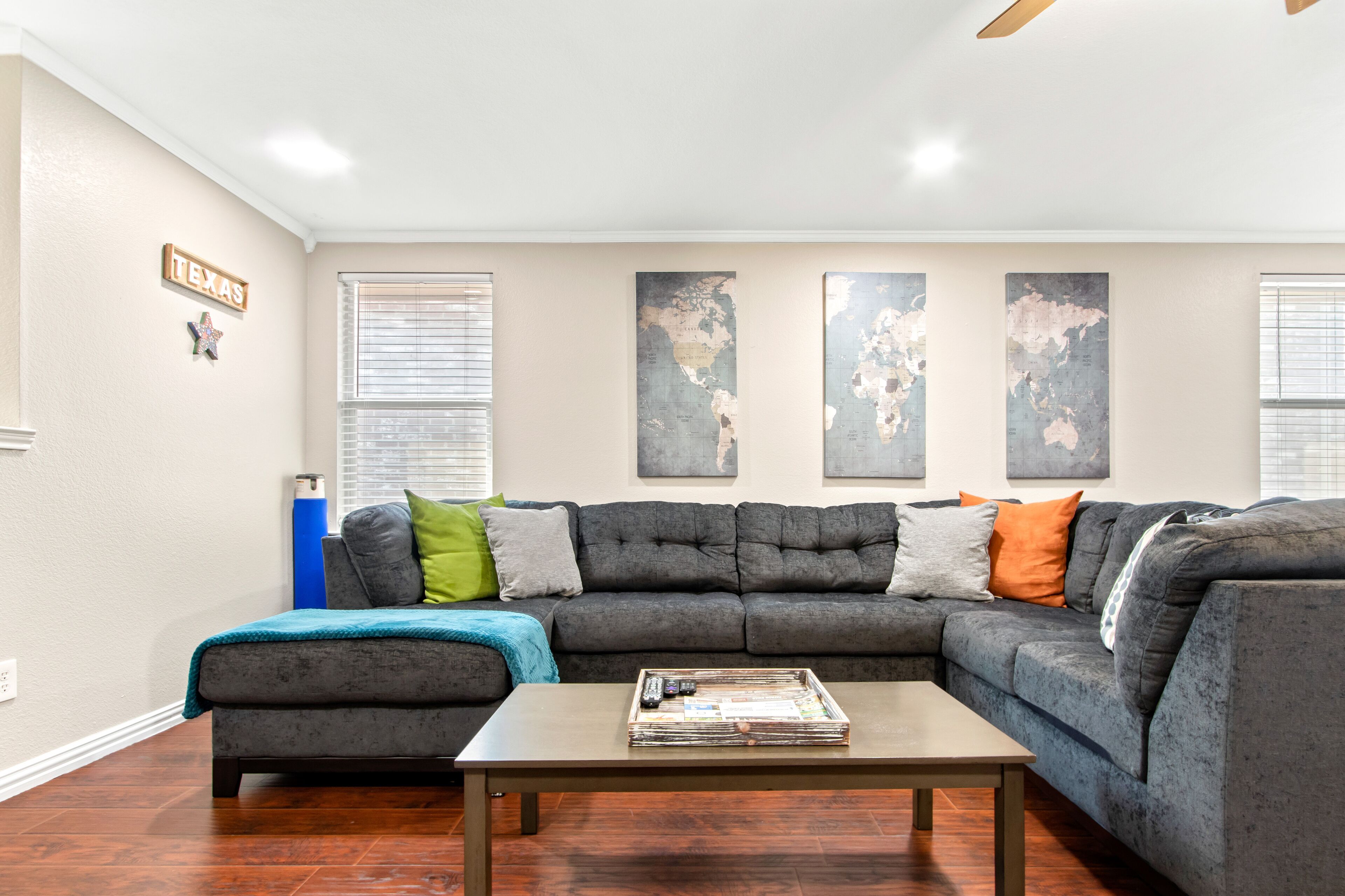 Smart-tv en een computerscherm