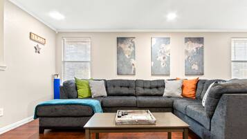 Smart-tv en een computerscherm