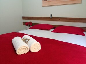 Deluxe Double Room | Minibar, blackout drapes, free WiFi, bed sheets - Pousada Hits Foz (Foz do Iguaçu)