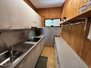 Refrigerador, microondas, placa de cocina, lavavajillas