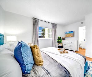 1 bedroom, desk, iron/ironing board, WiFi