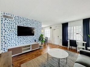 Smart TV - Unique Condo w/ Queen Bed & Canal View (Coconut Creek)