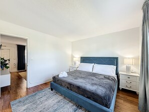 1 habitación, escritorio, tabla de planchar con plancha y wifi 