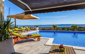 A heated pool - Luxurious home in Kastel Stari with sauna (Kastel Stari)