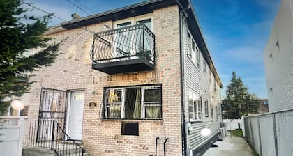 clean and lovely 3 bedroom, 2 bath in North Bronx