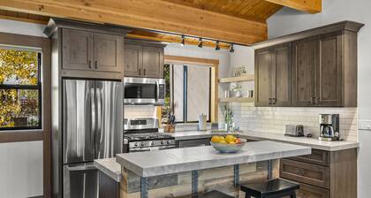 Chic Northstar Condo w/ 2 Queen Beds | Walk to Village, Gondola Ride, Rec Access