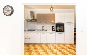 Fridge, stovetop, dishwasher, coffee/tea maker