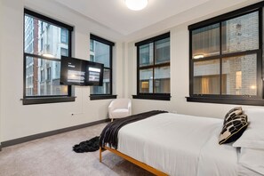 10 slaapkamers, een strijkplank/strijkijzer, reisbedje, wifi