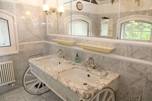 Uklassifisert bilde, 4 av 37, knapp