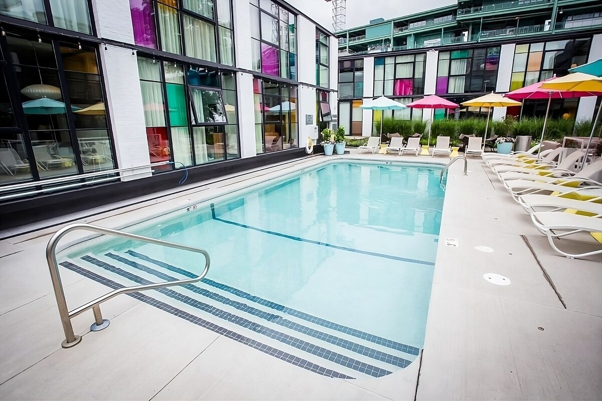 Relax and Unwind! Near Boston Common! Pets are Welcome! Valet Parking, Pool!