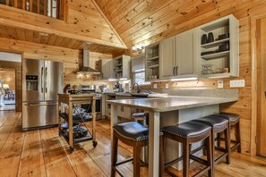 Fridge, microwave, oven, stovetop - Dream Weaver | Ellijay, Ga (Ellijay)