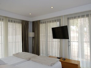 6 bedrooms, free WiFi - Lovely apartment in villa with A/C, pool, WIFI, TV, terrace, pets allowed and panoramic view (Calvi)