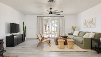 TV connectée, cheminée, espaces bureaux