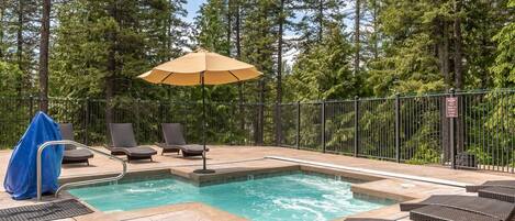 Piscine couverte, piscine extérieure