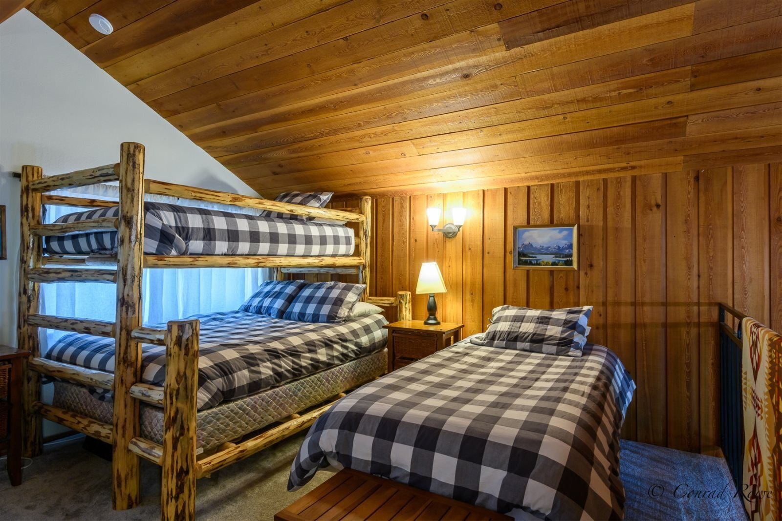 3 室のベッドルーム、WiFi (無料)、ベッドシーツ