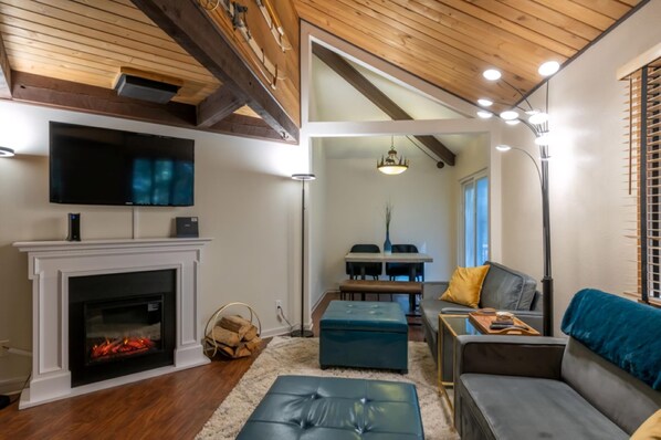 TV, fireplace