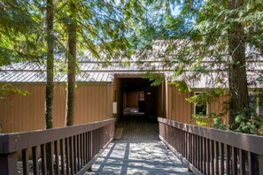 Property grounds - Escape to Ptarmigan Village 28 (Whitefish)