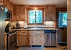 Fridge, oven, stovetop, dishwasher - Escape to Ptarmigan Village 95 (Whitefish)