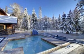 Piscina coperta, una piscina riscaldata