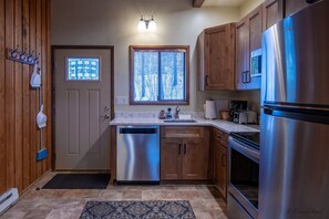 Fridge, microwave, oven, stovetop - Escape to Ptarmigan Village 59 (Whitefish)