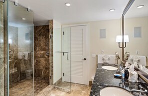 Bathtub, hair dryer, towels - Maui Resort Rentals: Honua Kai – Incredible 8 Bedroom Oceanfront Gem, Over 5200 combined Sq. Ft. w/ Built-in Viking B.B.Q.! (Lahaina)