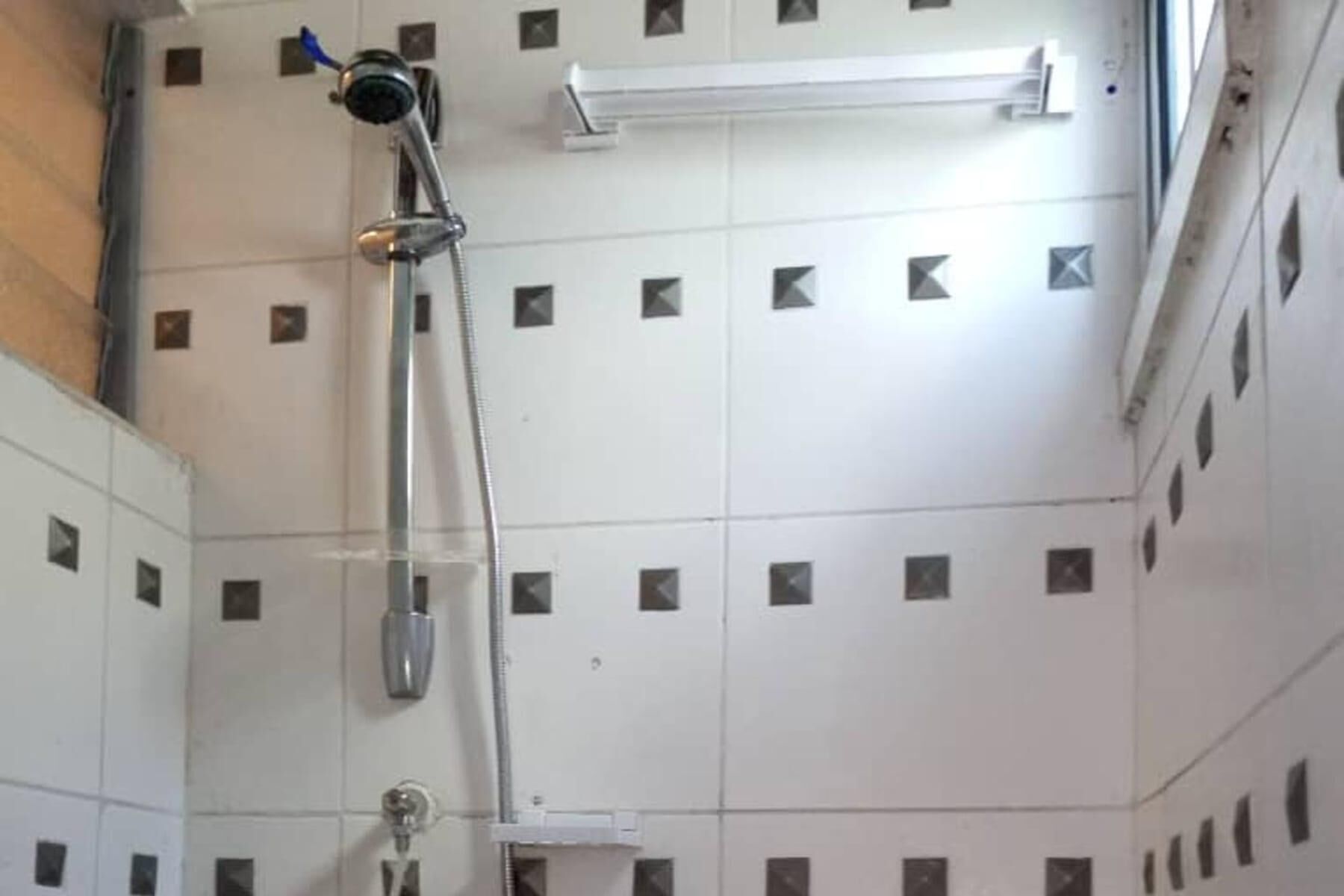 Shower, towels