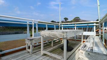 ファミリー ヴィラ ダブルベッド 2 台 | テラス / パティオ