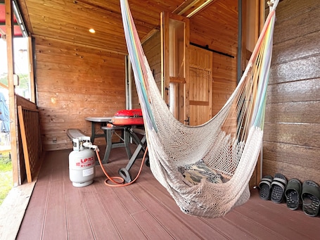 1 bedroom, down duvets, free minibar, desk. Glamping Village LEAF