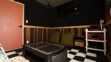 1 bedroom, down duvets, free minibar, desk