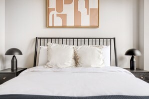 1 habitación, tabla de planchar con plancha, wifi y ropa de cama